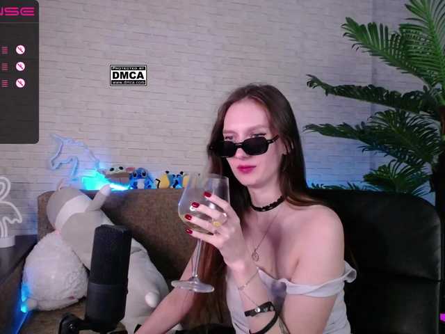 Oddajajo posnetke zaslona RumGirl