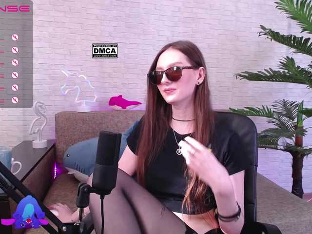 Oddajajo posnetke zaslona RumGirl