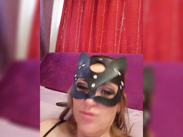 Oddajajo posnetke zaslona Miss_Kiss_Kiss