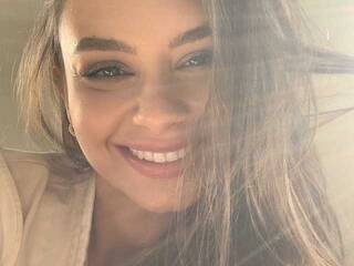 Erotični video klepet Miss-Medison