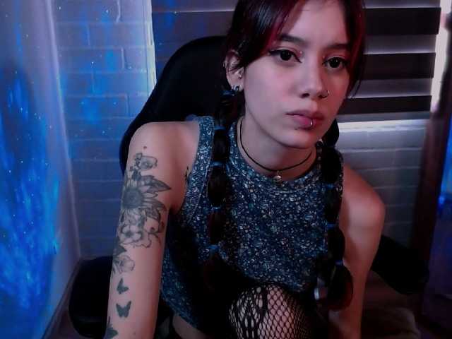 Fotografije miss-violet WELCOME GUYS GOAL FLAH TITS 30 TOKENS