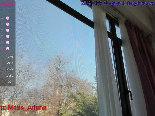 Oddajajo posnetke zaslona MissAriana