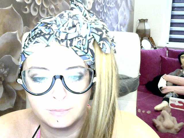 Oddajajo posnetke zaslona missboginya