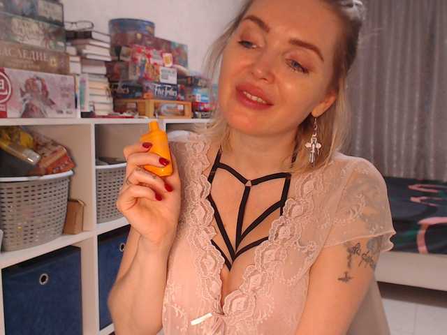 Oddajajo posnetke zaslona MyMilfAnnette