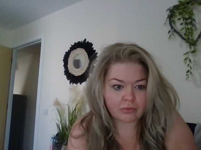 Oddajajo posnetke zaslona Mistresslexi-xxx