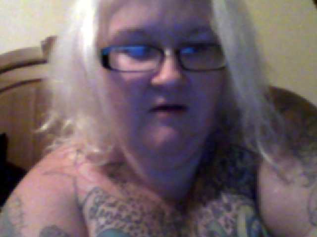 Oddajajo posnetke zaslona MitziMonroe