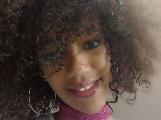 Erotični video klepet MoanaFrenchy