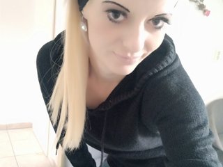 Erotični video klepet MoaningKitty23