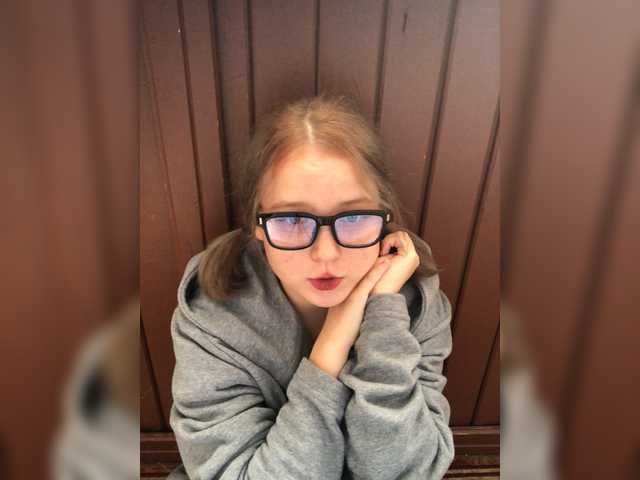 Oddajajo posnetke zaslona MollyFranchi