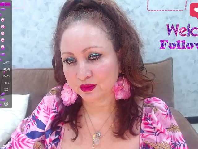 Fotografije MommyQueen Hi guys. Welcome ...my room. I am mommy queens. mature, I like. fantasy and kamasutra. let's go my goal 500 tk. #mature #deeptroat #blowjob #latina #new