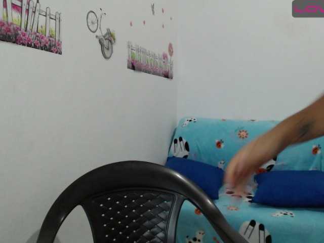 Oddajajo posnetke zaslona monica-squirt