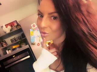 Erotični video klepet MonicaGucci