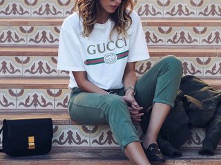 Erotični video klepet MonicaGucci