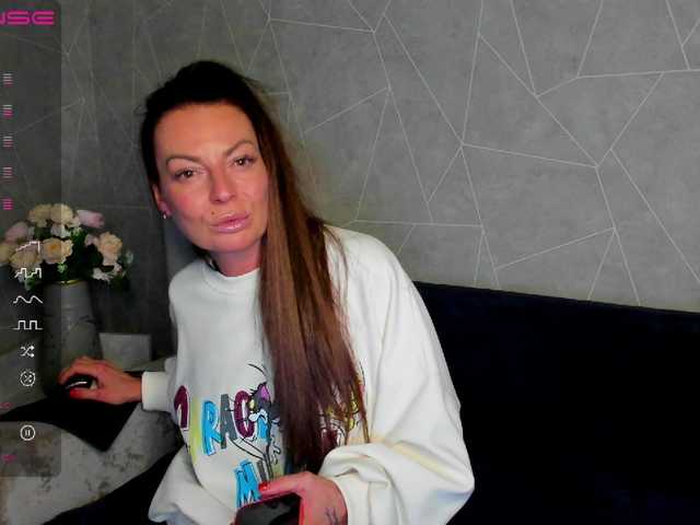 Fotografije MonicaGucci Hi, I'm Monica!! Lovence from 2 tokens, only full private.❤️ [none] Lovence levels 2102051100201 favorite vibration 55 and 100