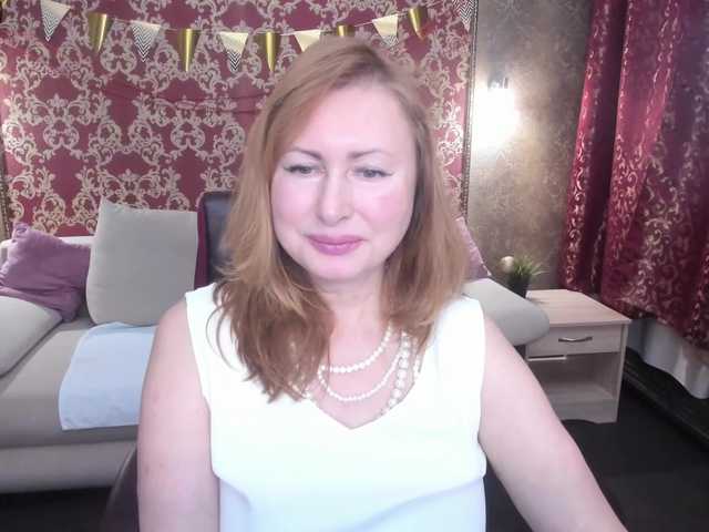 Oddajajo posnetke zaslona MonicaMoor