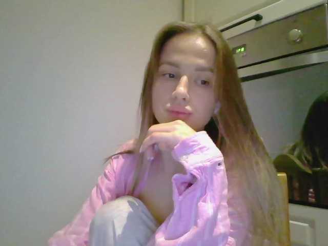 Oddajajo posnetke zaslona monikaXRoses