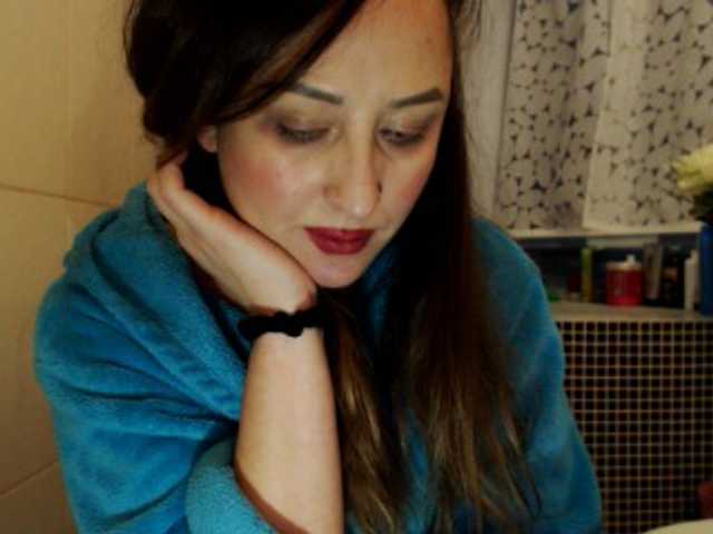 Oddajajo posnetke zaslona moonQueen