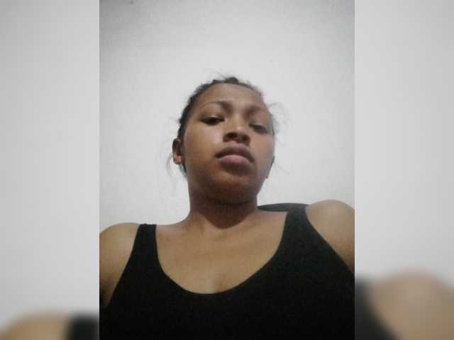 Oddajajo posnetke zaslona Myahkittie