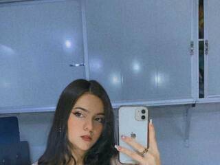 Erotični video klepet Nahiara-Evans