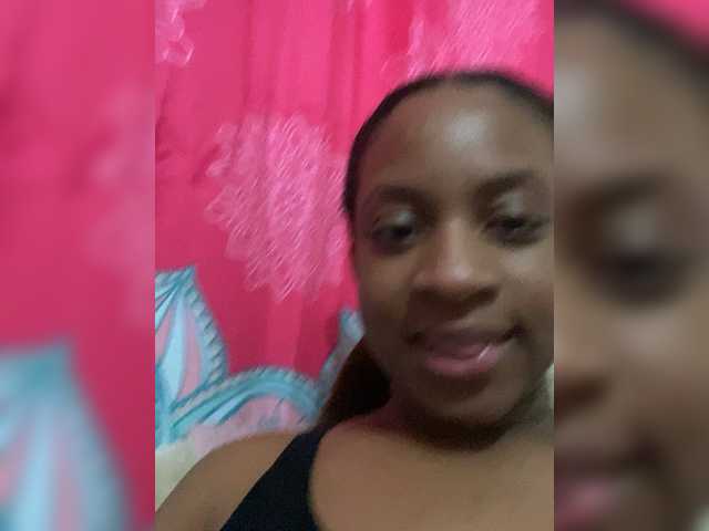 Oddajajo posnetke zaslona NahomyHart