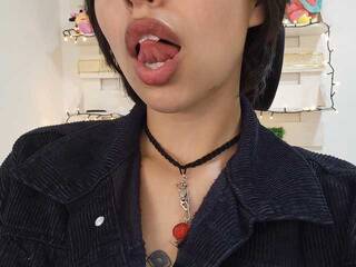 Erotični video klepet NanaRott01