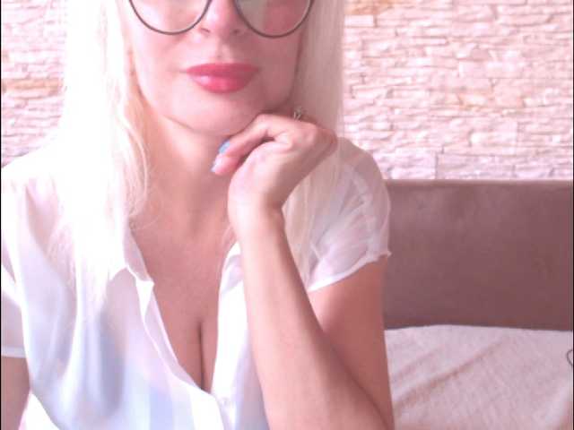 Fotografije Dixie_Sutton Do you want to see more ? Let's have together for priv, Squirt show? see my photos and videos I collect for new glasses. Can you help me with this?you do not have the option priv? throw a big tip