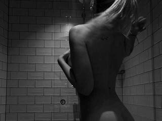 Erotični video klepet Natallie