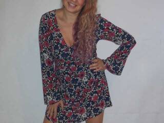 Erotični video klepet NelleTEASE