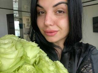 Erotični video klepet Nemezziida