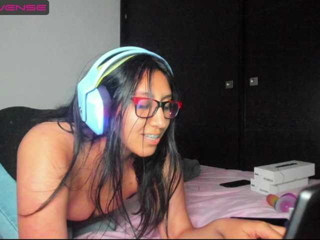 Fotografije Nerdgirl Hi, I'm Alejandra, im 23 years old from Colombia, I'm working here to pay me collegue studies if u can sport me and have a fun time with me would be amazing