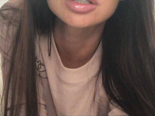 Oddajajo posnetke zaslona nicole21x