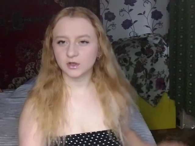 Oddajajo posnetke zaslona NicoleAniston19