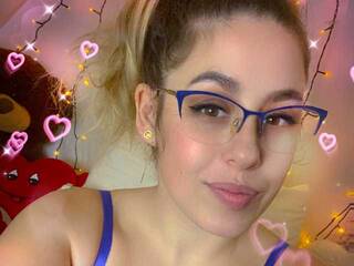 Erotični video klepet NicollSweetXo