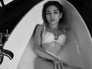 Erotični video klepet NikaFlower