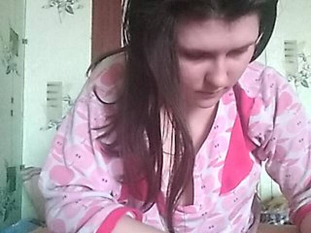 Oddajajo posnetke zaslona NikaMonroe