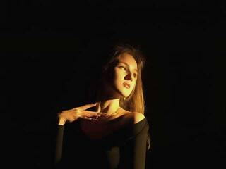 Erotični video klepet Niktoria-Shy