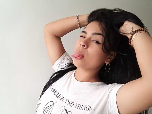 Profilna fotografija NINA-SUAREZ