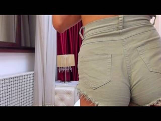 Oddajajo posnetke zaslona NinaCrystal