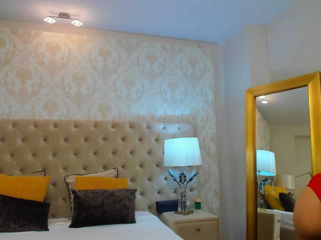 Oddajajo posnetke zaslona NinaCrystal