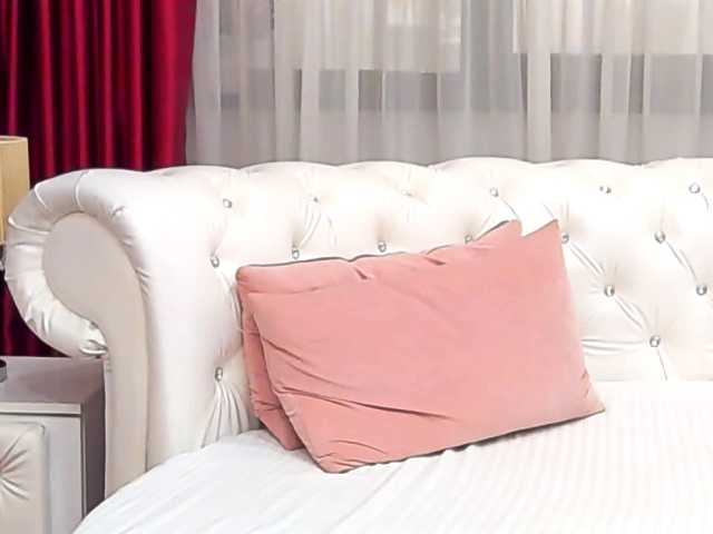 Oddajajo posnetke zaslona NinaCrystal