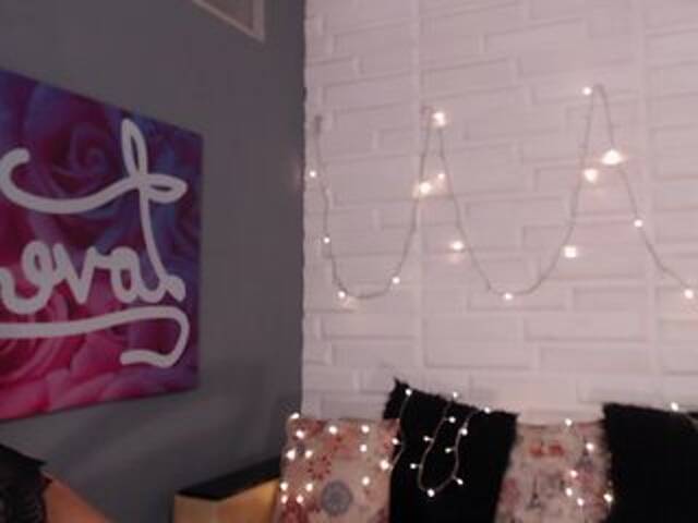 Oddajajo posnetke zaslona NinnaMonroe