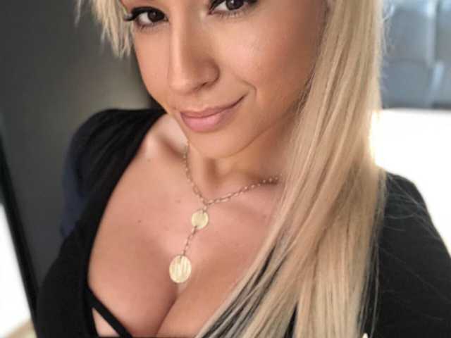 Profilna fotografija Onehotblonde