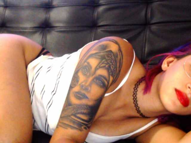 Oddajajo posnetke zaslona PaigeThomson