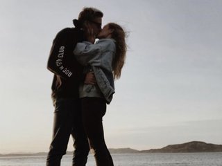 Erotični video klepet ParaHot