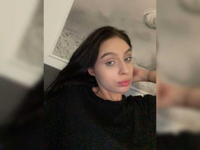 Oddajajo posnetke zaslona PARTYNEXTNEXT