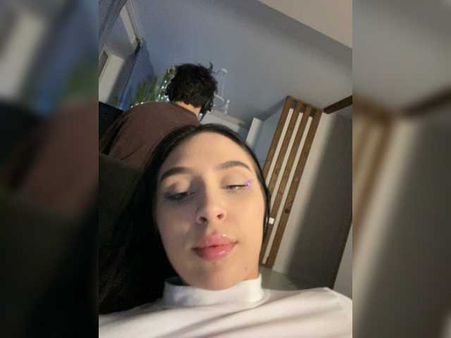 Oddajajo posnetke zaslona PARTYNEXTNEXT