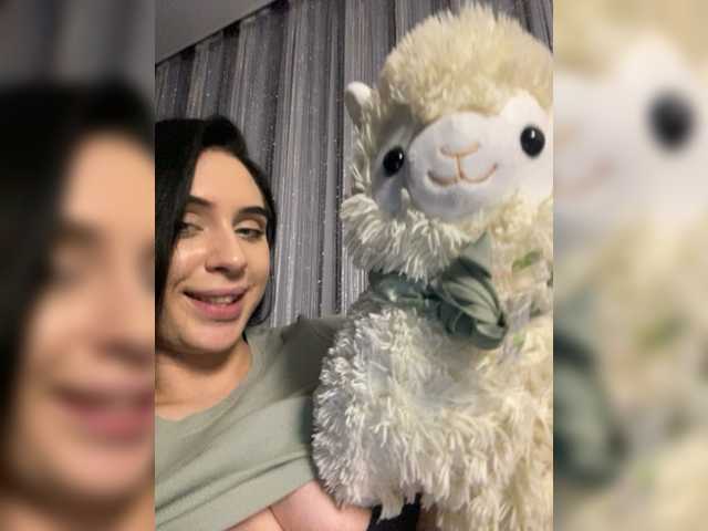 Oddajajo posnetke zaslona PARTYNEXTNEXT