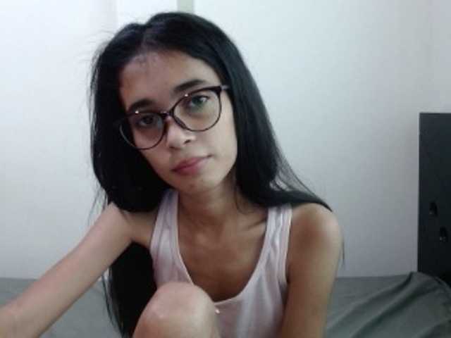 Fotografije petit-linda18 Shhhh. Im not alone. I have to be quiet but let's have quiet fun together. #18 #young #smalltits #skinny #tits