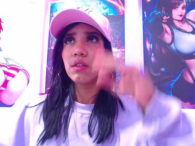 Oddajajo posnetke zaslona PetiteeKaty