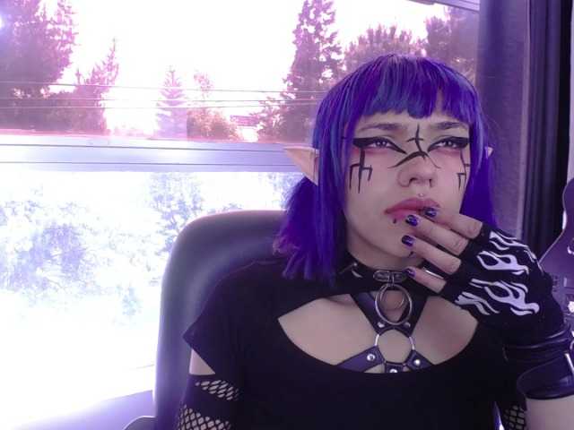 Fotografije PhychomagcArt Welcom me room!! come and play with this goth girl, but very slutty, do you want to come and taste her squirt and cum?